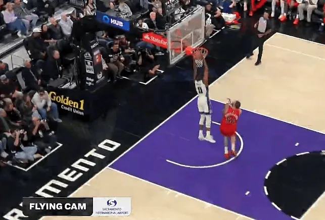 开云注册平台-蒙克背运过人完成双手暴扣,目前5中5、三分3中3得到13分