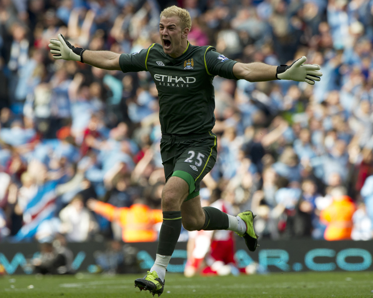 开云注册平台-乔·哈特：多纳鲁马全速出击认为自己在禁区外，他本应用手扑球