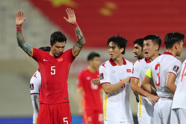 开云登录入口-打出威胁却机会寥寥 国足苦练的定位球何时显灵？