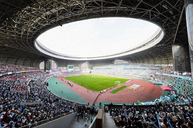 21635人的心跳，与湖州队同频——“吴越杯”湖州主场首战侧记|杭州|浙江省城市足球联赛|球迷|看台|折页_新浪体育_新浪新闻